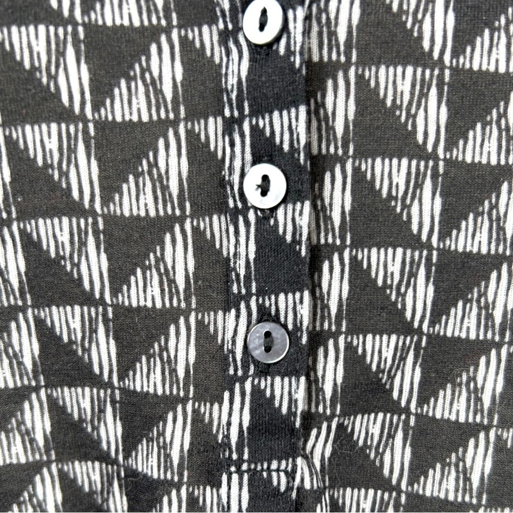 4/$20 H&M Black White Geometric Print Hi-Low Top Small - Picture 3 of 6